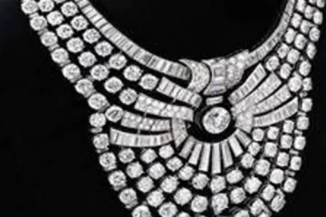 Austria busca a dos hombres que robaron un collar de 4 millones de dólares de un museo de Viena