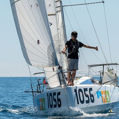Alonso Pérez culmina en solitario las 2.600 millas de la Mini Atlantique con solo 19 años