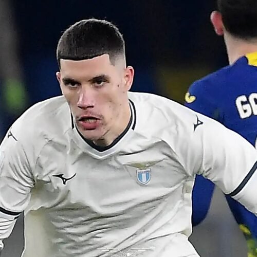 El Sevilla FC sienta las bases por Ratkov mientras negocia la venta de Vargas para elegir al ‘9’