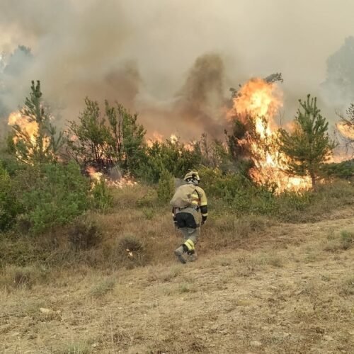 Los incendios obligan a desalojar a más de 1.000 personas en Huesca y a casi 200 en Zamora