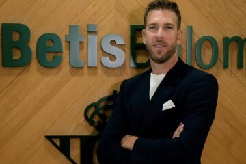 Adrián desempeñará labores de coordinación deportiva e institucional en la dirección deportiva del Betis