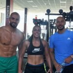 Amrabat presume de físico mientras se resuelve su futuro