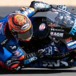Dani Muñoz puntúa en una caótica carrera de Moto2 en Silverstone, con victoria de Salac