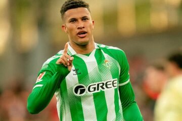 Deossa insiste en continuar y el Betis reconfigura el plan del mediocentro