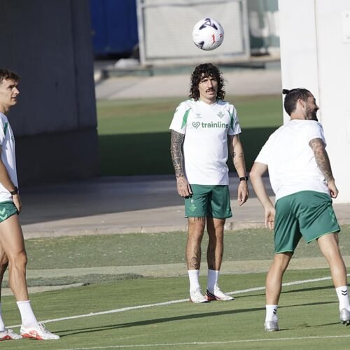 Bellerín regresa a los entrenamientos y apunta al Real Betis-Real Sociedad