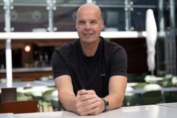 «En parvulario ya debería enseñarse economía y finanzas, es lo que domina el mundo»