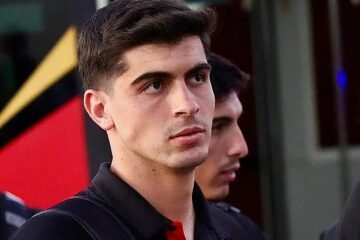 Juanlu regresó a Sevilla para enfilar su marcha al Bournemouth: «A los sevillistas los quiero a todos muchísimo»
