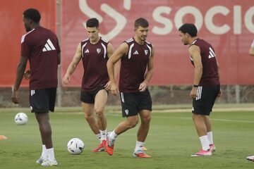 Kike Salas será uno de los capitanes de García Plaza en el Sevilla FC