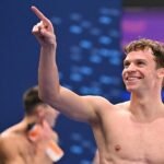 Léon Marchand lanza a Francia hacia la plata en el 4×200