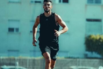 Rafa Mir ya viaja a Grecia para fichar por el Aris de Salónica, donde jugará cedido en su último año de contrato