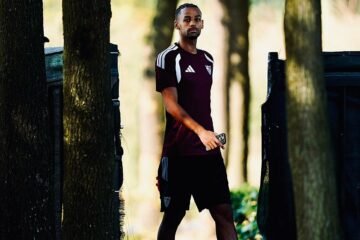 El Genoa italiano avanza negociaciones con el Sevilla para fichar a Djibril Sow