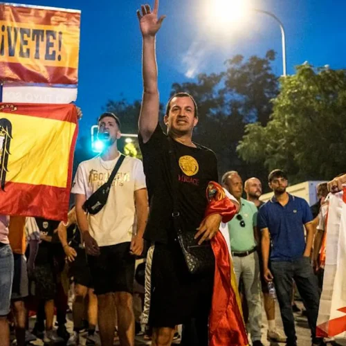 Concentración frente a la embajada de Marruecos contra Pedro Sánchez