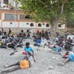 Los alrededores del CETI en Ceuta se llenan de inmigrantes tras la crisis con Marruecos