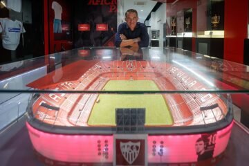 Luis García Plaza : «Quiero construir aquí algo bonito porque mi sueño es entrenar a ese gran Sevilla»