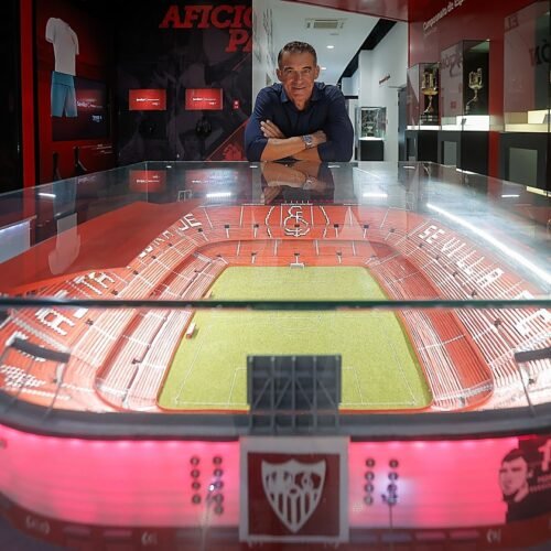 Luis García Plaza : «Quiero construir aquí algo bonito porque mi sueño es entrenar a ese gran Sevilla»