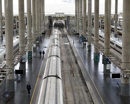 Un grupo criminal hackea las webs de Adif y Renfe con una IA y roba 500 Gigabytes de datos