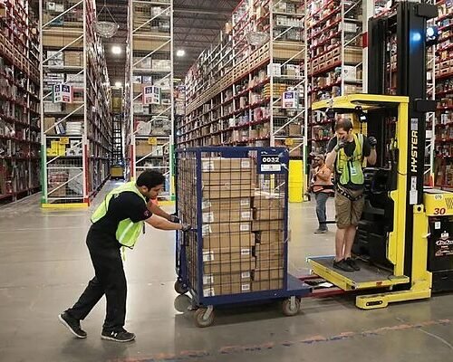 Los estadounidenses sin titulación universitaria viven uno de los mejores mercados laborales en años