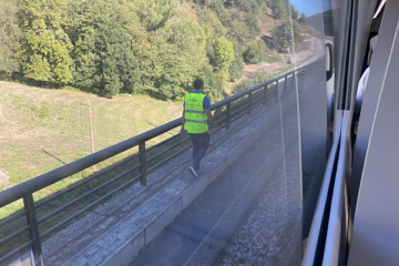 Una avería eléctrica deja parado un tren con casi 400 pasajeros en un viaducto entre Asturias y León desde las 7.10 de la mañana