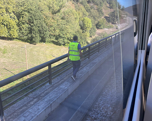 Una avería eléctrica deja parado un tren con casi 400 pasajeros en un viaducto entre Asturias y León desde las 7.10 de la mañana