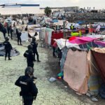 La Policía Nacional desmantela un asentamiento de inmigrantes junto a la desalinizadora de Ceuta