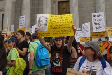 Clamor frente al Congreso para reclamar un «compromiso nacional» frente al suicidio: «El sistema fracasa si no salva vidas»