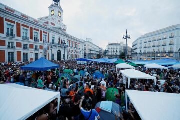 Acampada en la Puerta de Sol, en directo | Sumar advierte de que el acuerdo con el PSOE sobre el real decreto ley de vivienda sigue «muy lejos» de cerrarse