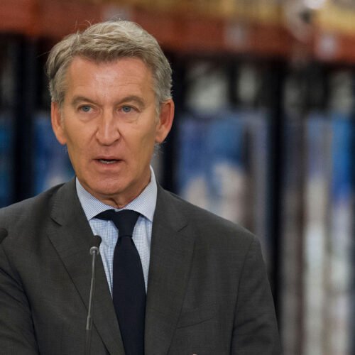 Feijóo acusa al Gobierno de «crear un problema con la vivienda que no existía hace ocho años» y defiende la función de los constructores