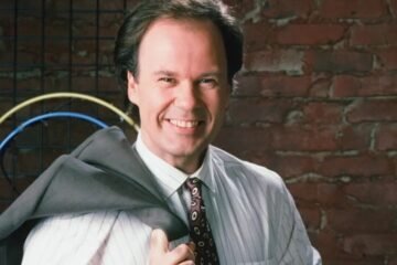 Muere a los 75 años Dennis Haskins, el señor Belding de ‘Salvados por la campana’