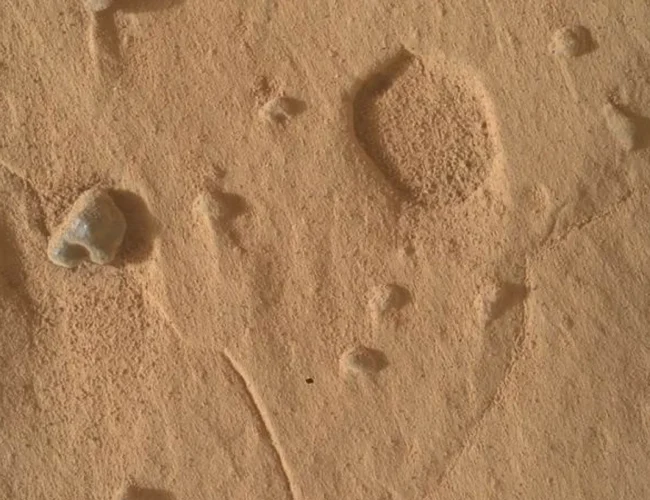 El extraño hallazgo de la NASA en Marte: unas grandes cavidades que los científicos no habían visto antes