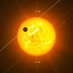 Descubren un exoplaneta «rebelde» que orbita en sentido contrario al de su estrella