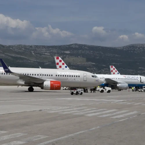 Dos afganos intentan volar de Croacia a Alemania con documentos de rey y duque medievales