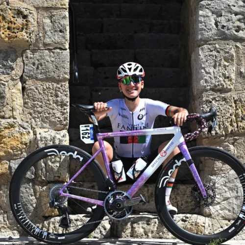 Fariba Hashimi: pedalear cuando hasta montar en bicicleta es un desafío