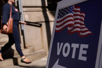 El Supremo permite a Trump aplicar un sistema de control de votantes