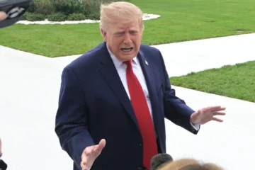 Trump cenará con el líder de Anthropic y descarta «preocupación» por el descontrol de la IA