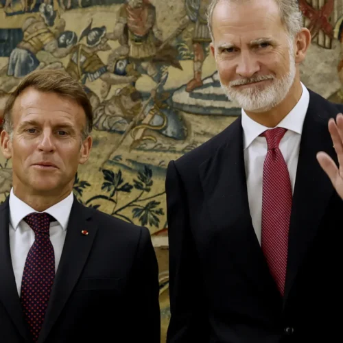 Macron reclama en su primer día en España una IA europea soberana para no perder el control tecnológico