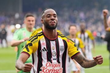 El Sevilla FC negocia la salida de Manu Bueno y negocia por Melayro Bogarde como sustituto