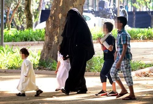 El Ayuntamiento de Lleida prohíbe el burka en los espacios públicos