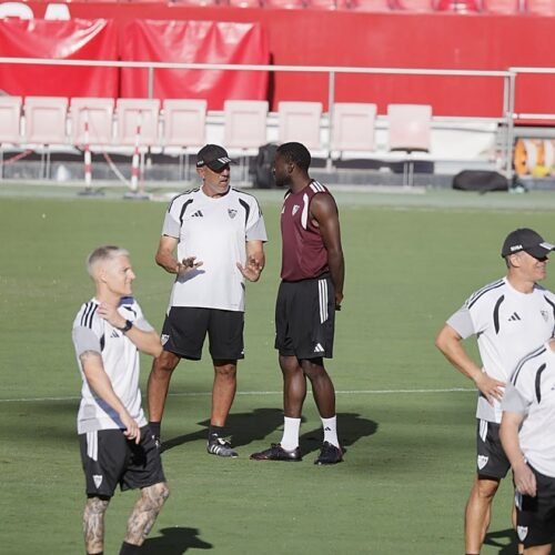 El Sevilla ultima en su estadio la visita del Valencia con especial atención a Fofana