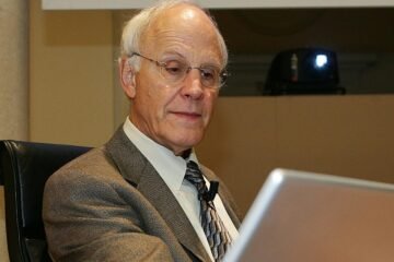 David Gross, Premio Nobel de Física, alerta a la sociedad: «Las probabilidades de que la humanidad viva 50 años más son muy bajas»