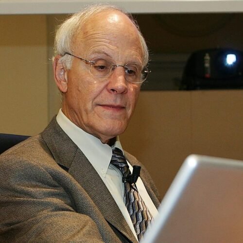 David Gross, Premio Nobel de Física, alerta a la sociedad: «Las probabilidades de que la humanidad viva 50 años más son muy bajas»