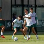 El Betis se ejercita sin Ceballos, que trabaja en el gimnasio por gestión de cargas