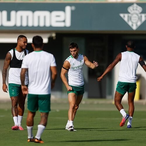 El Betis se ejercita pensando en el Villarreal con Abde y Rodrigo Marina