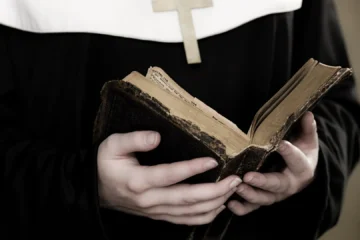El misterioso mapa hallado dentro de una Biblia del año 1599 que revela la supuesta ubicación del Jardín del Edén