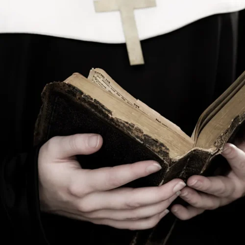 El misterioso mapa hallado dentro de una Biblia del año 1599 que revela la supuesta ubicación del Jardín del Edén