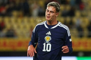 Robbie Ure juega los minutos finales en el Escocia-Eslovenia y sigue sin gol