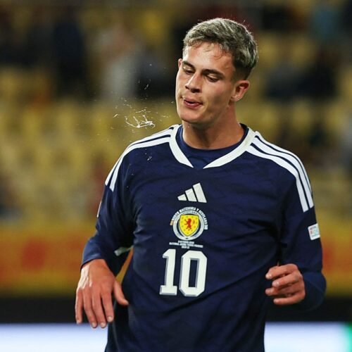 Robbie Ure juega los minutos finales en el Escocia-Eslovenia y sigue sin gol
