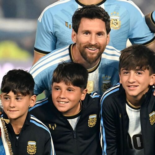 Messi se despide de la selección en Buenos Aires entre fuegos artificiales y lágrimas con el himno