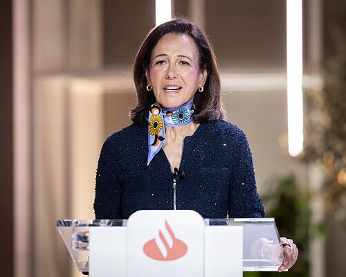 Santander gana 12.405 millones hasta septiembre, un 20% más, por la venta de Polonia