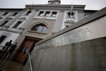 Condenada por golpear, encerrar e insultar a sus cuatro hijos, de entre 2 y 6 años, en una vivienda de Santiago de Compostela