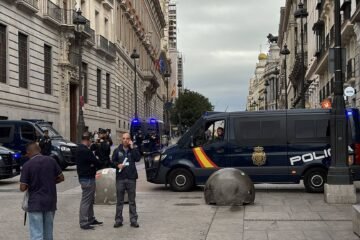 Decreto de la vivienda: última hora sobre la votación y la acampada, en directo | El Congreso, blindado con al menos 500 agentes para evitar protestas de los acampados en Sol